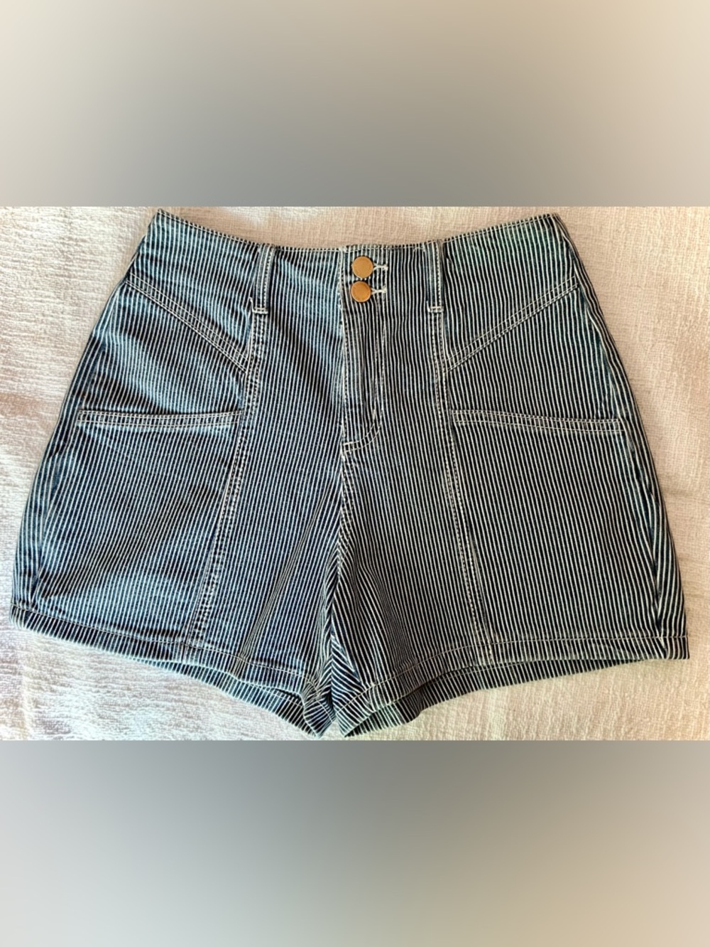 Universal Thread High Rise patch pocket lBlue & white Striped Shorts Size 2/26R